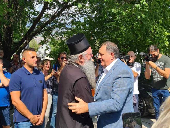Милорад Додик и митрополит Јоаникије Милорад Додик и митрополит Јоаникије - Фото: РТРС