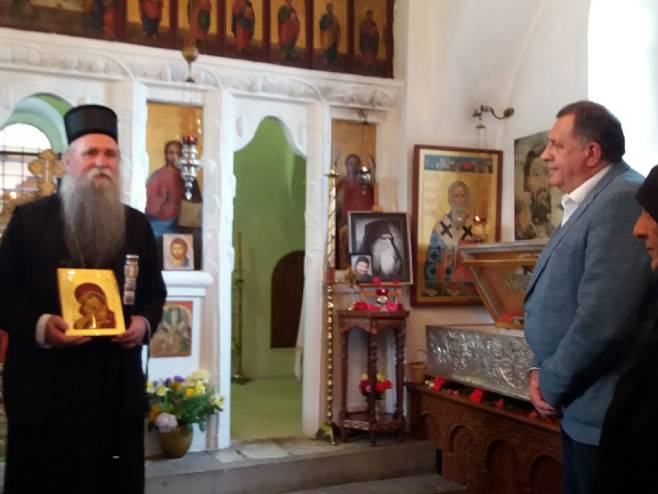 Милорад Додик и митрополит Јоаникије Милорад Додик и митрополит Јоаникије - Фото: СРНА