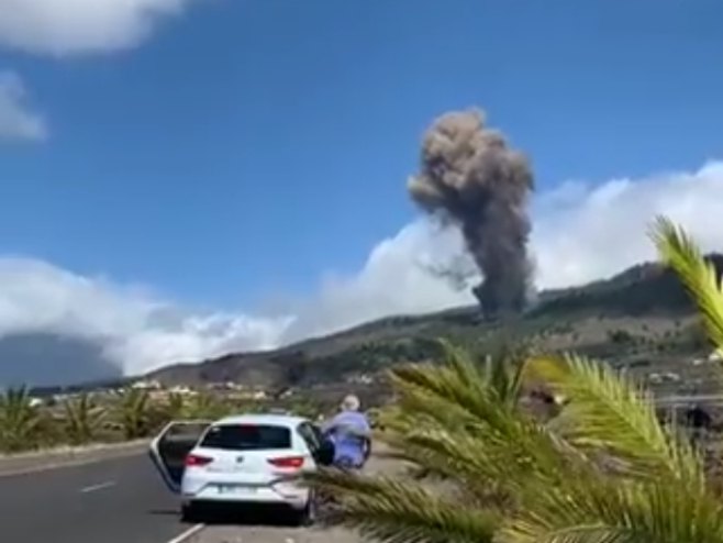 Ерупција вулкана на Ла Палми (фото: twitter.com/involcan) - 