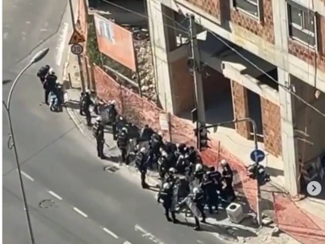 Београд: Ухапшено 30 навијача, пронађене палице у аутомобилу Београд: Ухапшено 30 навијача, пронађене палице у аутомобилу - Фото: Instagram