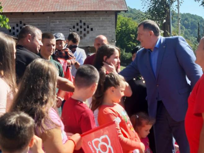 Додик у посјети породици Ритан Додик у посјети породици Ритан - Фото: РТРС