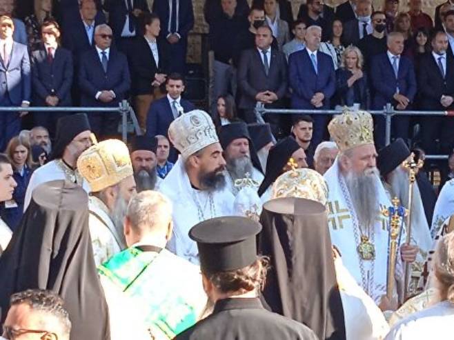 Устоличење владике Методија у Ђурђевим Ступовима (Фото: rs-lat.sputniknews.com) Устоличење владике Методија у Ђурђевим Ступовима (Фото: rs-lat.sputniknews.com) -