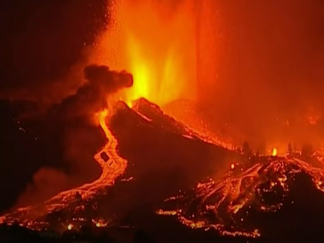 Ерупција вулкана (фото: youtube.com/guardianwires) - 