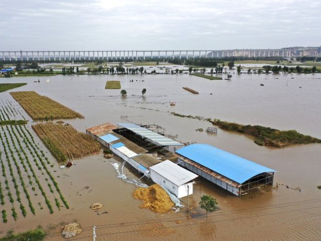 Поплаве у Кини (фото: Xinhua / Zhan Yan) - 