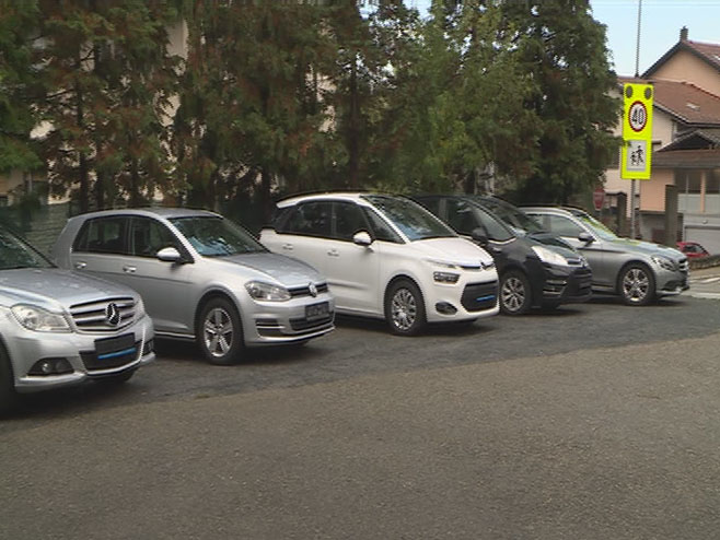 Половни аутомобили Половни аутомобили - Фото: РТРС