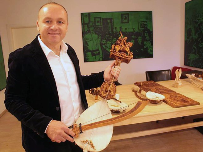 Гуслар Брана Јовановић Гуслар Брана Јовановић - Фото: СРНА