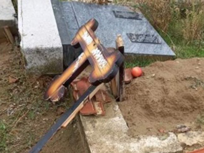 Српско гробље у Ораховцу-вандализам (Фото: Радио Гораждевац) - 