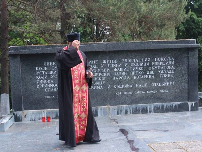 Groblje u Glini - parastos (Foto:glinatube/arhiv) 