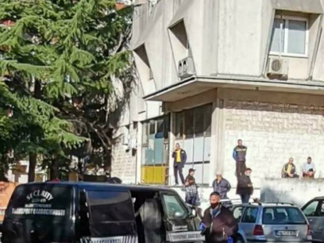 Оружана пљачка у Никшићу (Фото: Sputnik/Бобан Нововић) Оружана пљачка у Никшићу (Фото: Sputnik/Бобан Нововић) -
