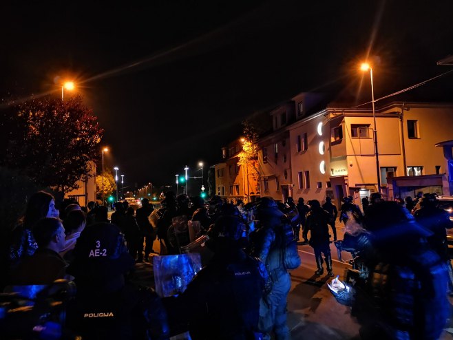 Протести у Љубљани (фото: n1info.si) Протести у Љубљани (фото: n1info.si) -