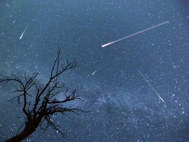 Метеори  (Фото:Depositphotos / Belish) - 