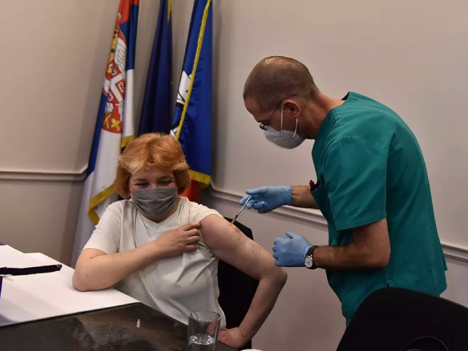 Даница Грујичић примила први "Спутњик Ве" са Торлака (фото: Sputnik / Лола Ђорђевић) Даница Грујичић примила први "Спутњик Ве" са Торлака (фото: Sputnik / Лола Ђорђевић) -