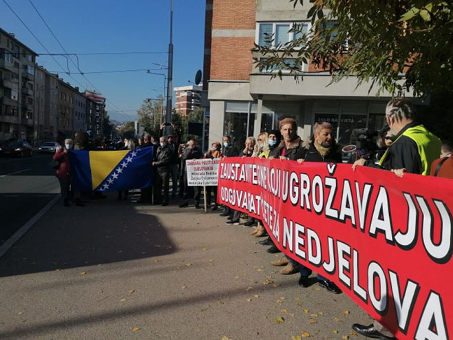 Протести испред зграде ОХР (Фото: Аваз/А. САРАЧЕВИЋ) - 