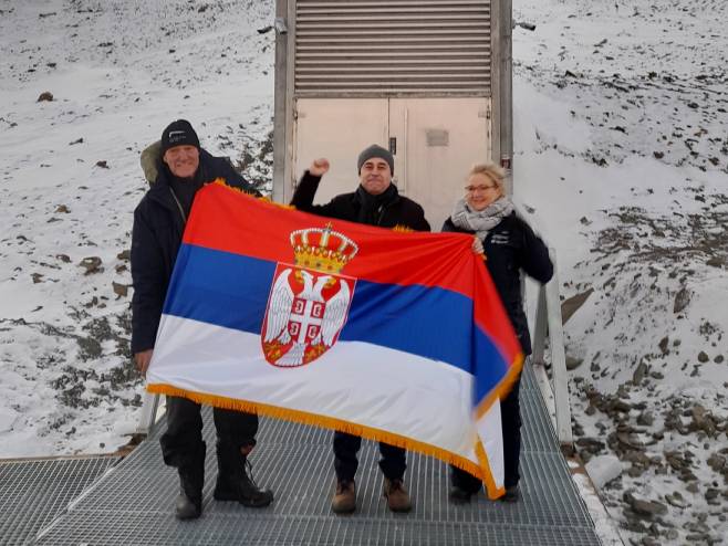 Србија депонује сјеме у Свјетски трезор на Свалбарду (Фото:
Embassy of the Republic of Serbia in Norway) Србија депонује сјеме у Свјетски трезор на Свалбарду (Фото:
Embassy of the Republic of Serbia in Norway) -