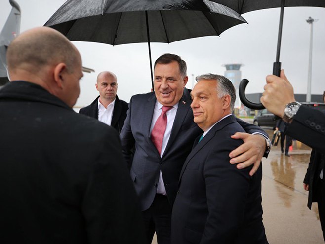 Dodik ispratio Orbana (Foto: Twitter)