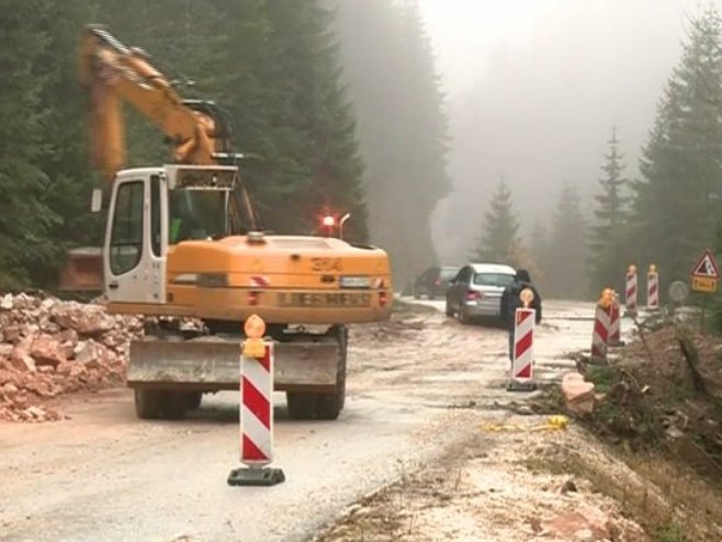 Клизиште на путу Тријангле-Јахорина Клизиште на путу Тријангле-Јахорина - Фото: РТРС