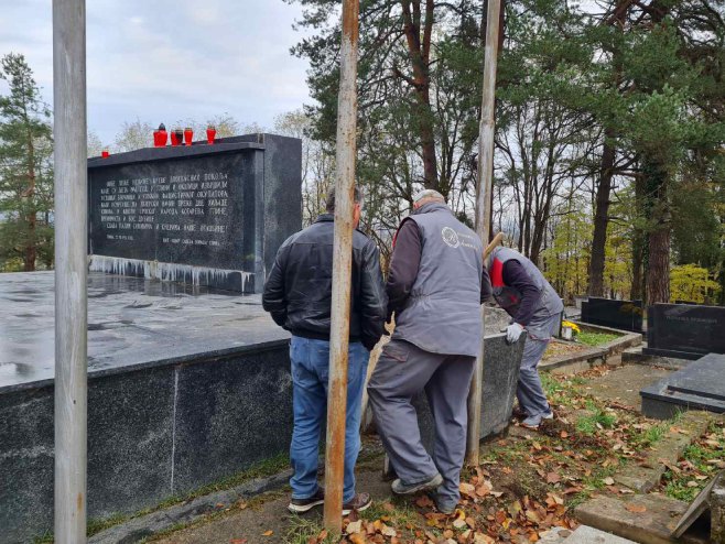 Обнова спомен-костурнице у Глини (Фото: СРНА)