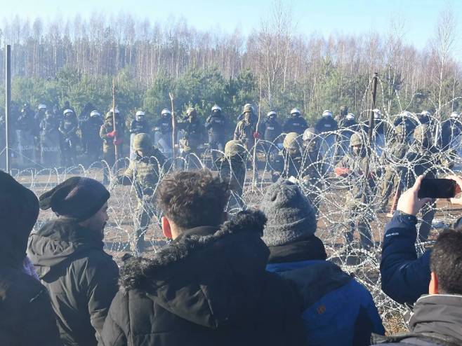 Migranti na granici Bjelorusije (Foto: Sputnik / Viktor Toločko) - 