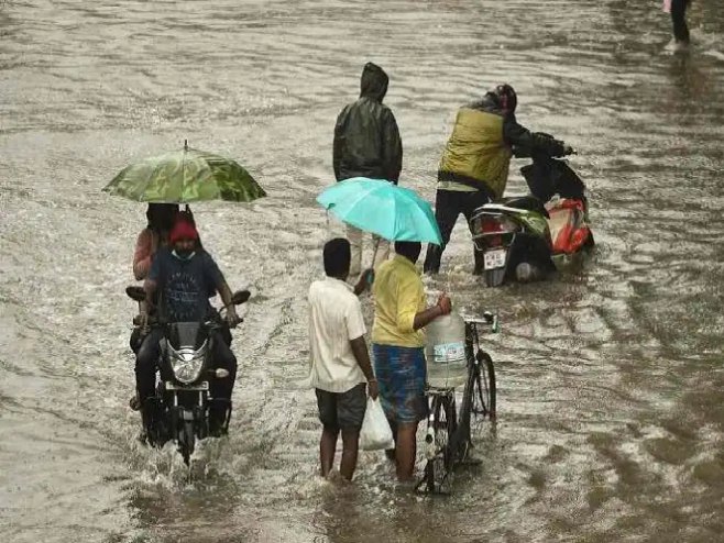 Поплаве у Индији (фото: newsdailyindia.com) - 