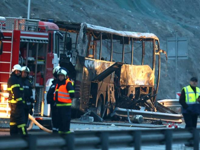 Македонски аутобус изгорио у Бугарској (Фото: БТА) - 