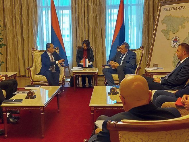 Додик са кинеским привредницима Додик са кинеским привредницима - Фото: РТРС