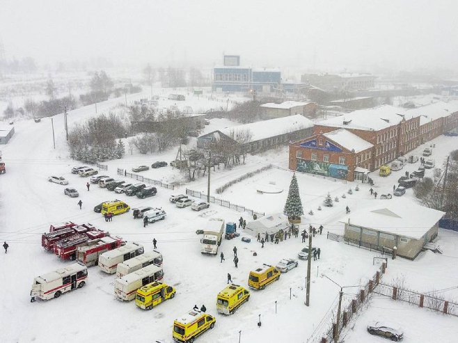 Експлозија у руднику Листвијажњаја у Камерову (Фото:tass.com) Експлозија у руднику Листвијажњаја у Камерову (Фото:tass.com) -
