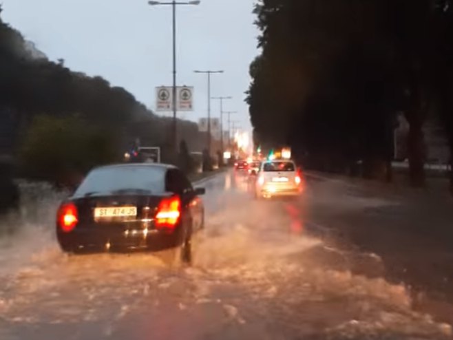 Невријеме у Сплиту (фото: facebook.com / prognozaVrimenaByIvanSolicSoki) Невријеме у Сплиту (фото: facebook.com / prognozaVrimenaByIvanSolicSoki) -