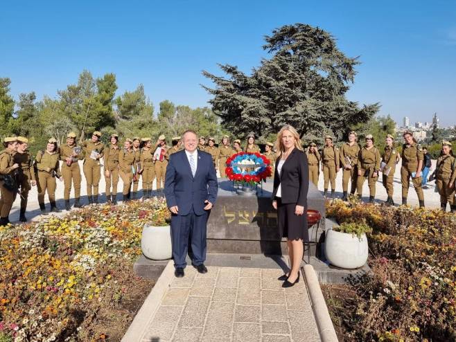 Жељка Цвијановић и Јаков Хагоел (Фото: instagram.com) Жељка Цвијановић и Јаков Хагоел (Фото: instagram.com) -