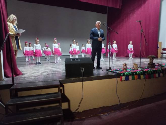 Хуманитарни концерт "Срцем за дјецу Ораховца" Хуманитарни концерт "Срцем за дјецу Ораховца" - Фото: СРНА