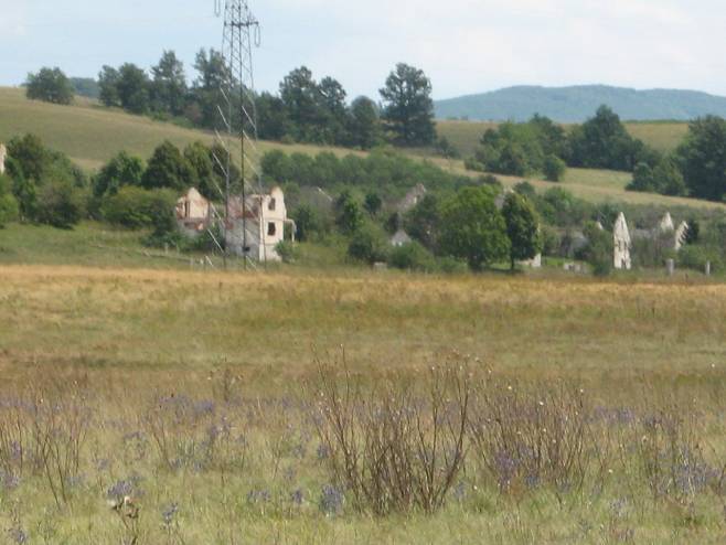 Село Липа код Бихаћа Село Липа код Бихаћа - Фото: Wikipedia