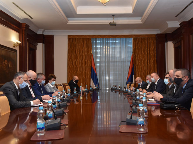 Višković sa predstavnicima boračkih udruženja (foto: Vlada Srpske) - Višković sa predstavnicima boračkih udruženja (foto: Vlada Srpske) -