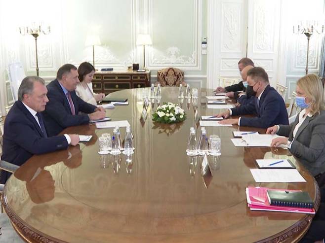 Dodik sa predstavnicima kompanije Gasprom (Foto:ATV) - Dodik sa predstavnicima kompanije Gasprom (Foto:ATV) -
