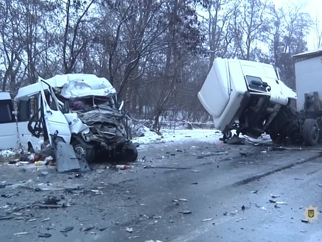 Саобраћајна несрећа у Украјини (фото: ГУНП в Чернігівській області) Саобраћајна несрећа у Украјини (фото: ГУНП в Чернігівській області) -