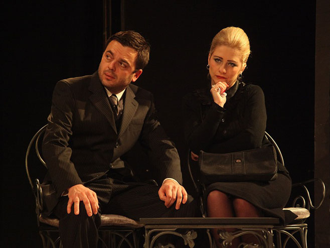 "Ожалошћена породица" (фото: Народно позориште) - 