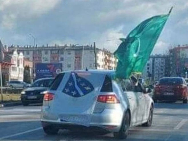 Источно Сарајево: Аутомобил са заставом тзв. АРБиХ (Фото: АТВ) - 