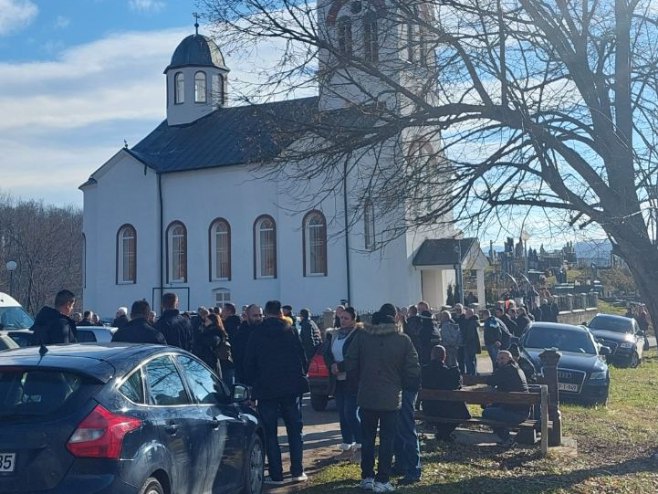 Парастос у Кравици