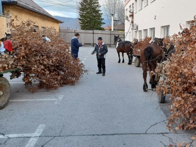 Бадњак Источна Илиџа