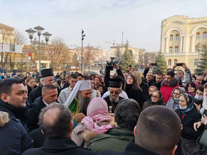 Patrijarh Porfirije ispred Hrama Spasitelja u Banjaluci (Foto: RTRS)