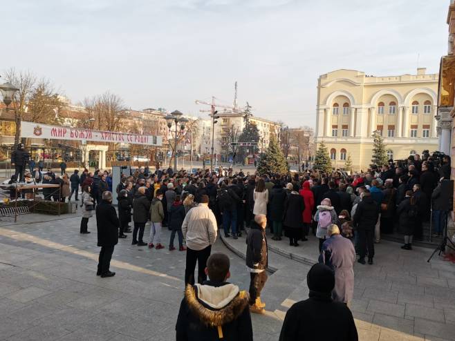 Patrijarh Porfirije ispred Hrama Spasitelja u Banjaluci (foto: RTRS)