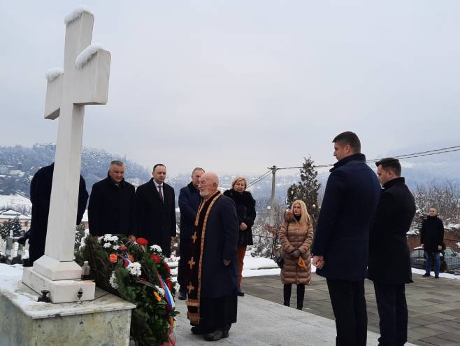 Polaganje vijenaca na centralni krst u Miljevicima 