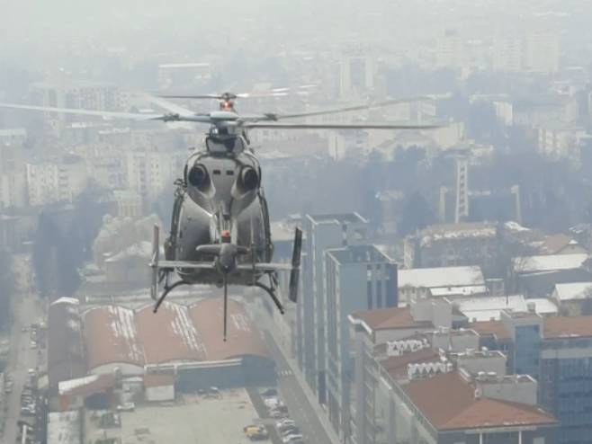 Хеликоптери МУП-а и хеликоптерског сервиса на Свечаном дефилеу - Фото: РТРС