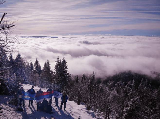 Planinarski uspon na Veliki Žep u čast 30. rođendana Srpske (Foto: Srna)
