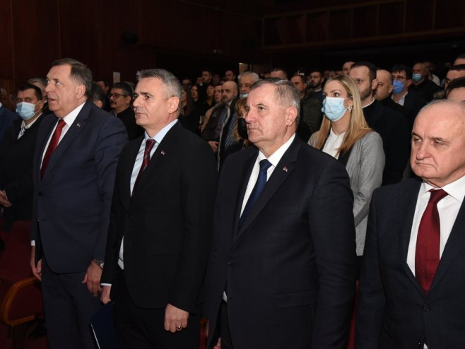 Свечана академија у Брчком (фото: Влада Републике Српске) Свечана академија у Брчком (фото: Влада Републике Српске) -