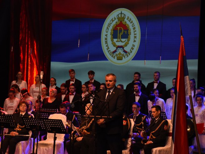 Свечана академија у Брчком (фото: Влада Републике Српске) Свечана академија у Брчком (фото: Влада Републике Српске) -