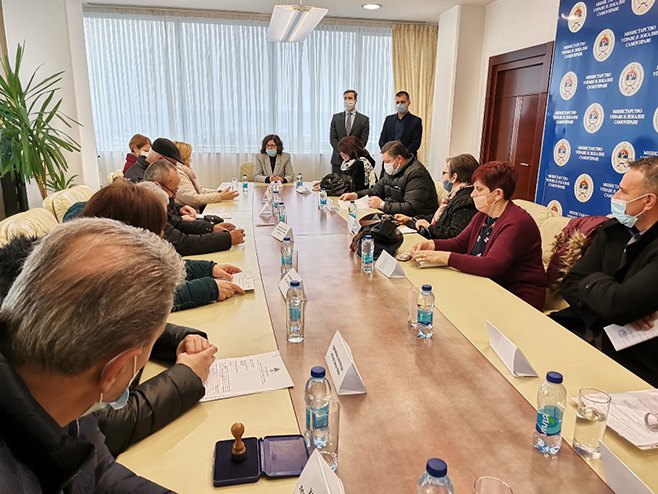 Јујићева потписала уговоре - Фото: СРНА