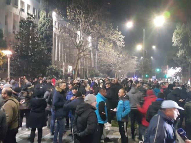 Протест против формирања мањинске владе (Фото: rtcg.me) Протест против формирања мањинске владе (Фото: rtcg.me) -