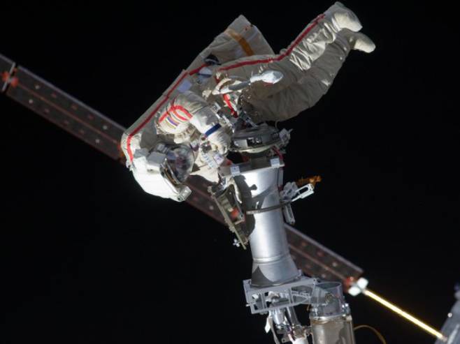 Руски космонаути завршили прву свемирску шетњу у 2022. години (ФОТО/ВИДЕО)