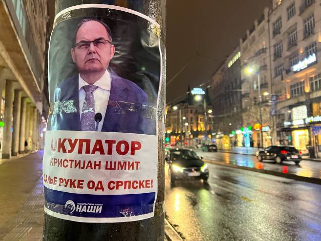 Плакати у центру Београда Плакати у центру Београда - Фото: РТРС