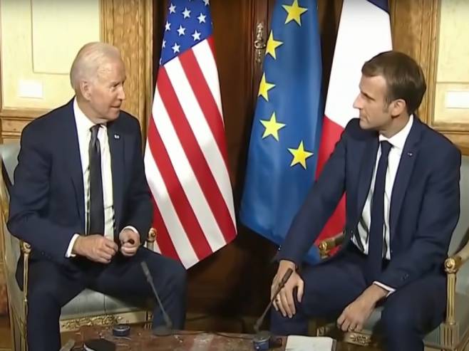 Џозеф Бајден и Емануел Макрон - Фото: Screenshot/YouTube