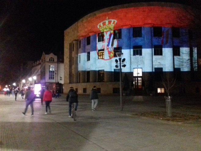Palata Republike u bojama zastave Srbije (Foto: RTRS)